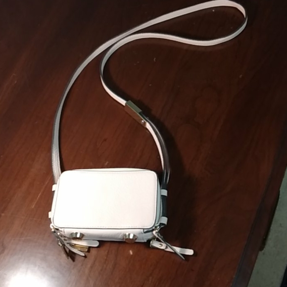 GILI Small Crossbody - Picture 7 of 8